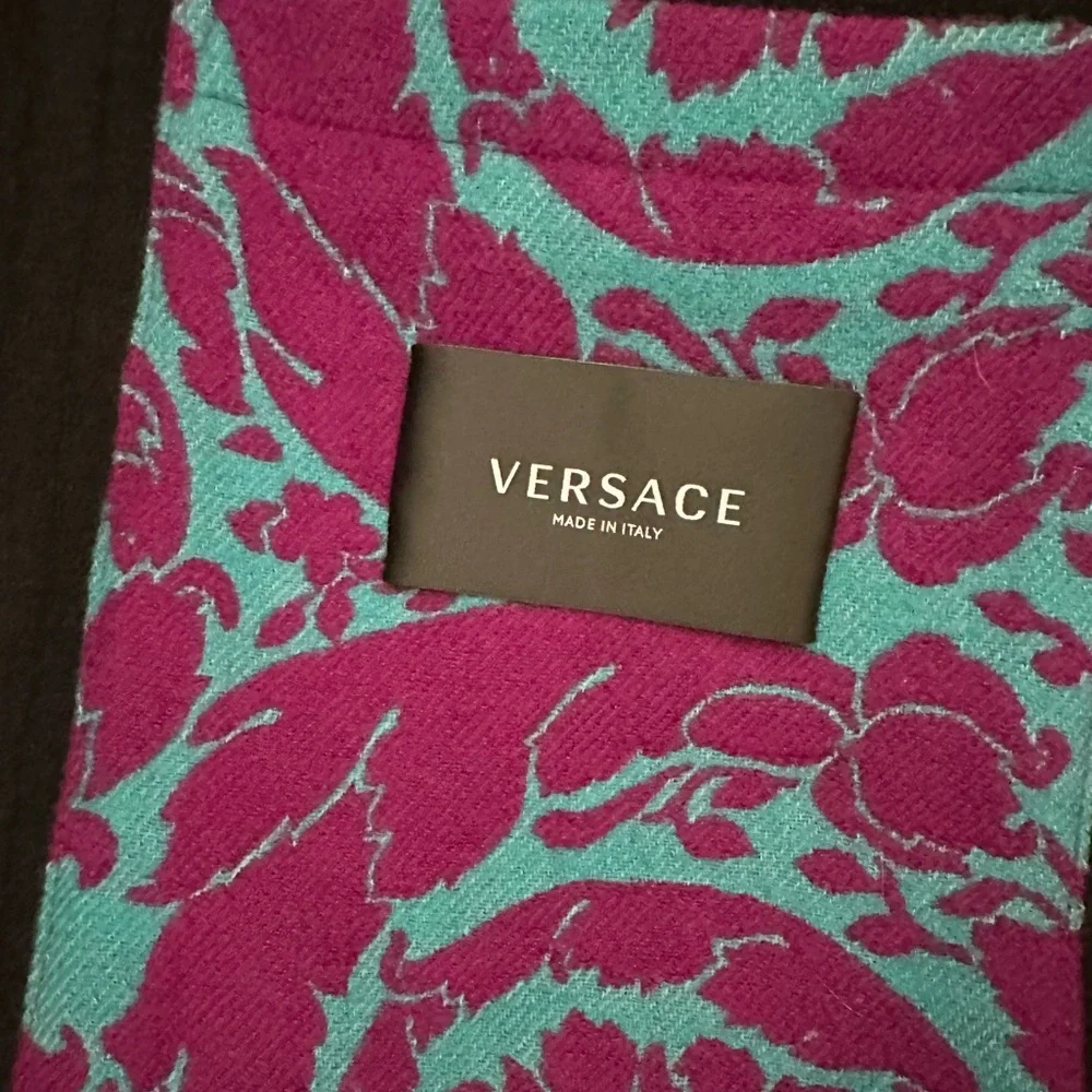 Versace - Picture 5 of 5
